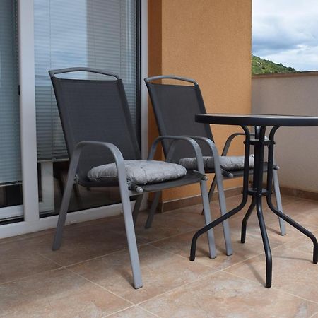 טרוגיר Studio Apartment With Balcony מראה חיצוני תמונה