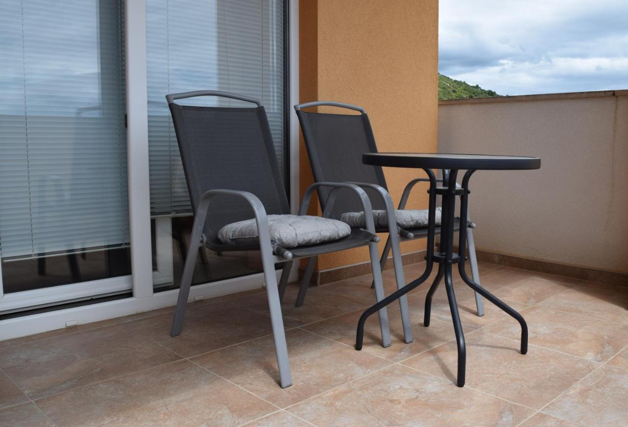 טרוגיר Studio Apartment With Balcony מראה חיצוני תמונה