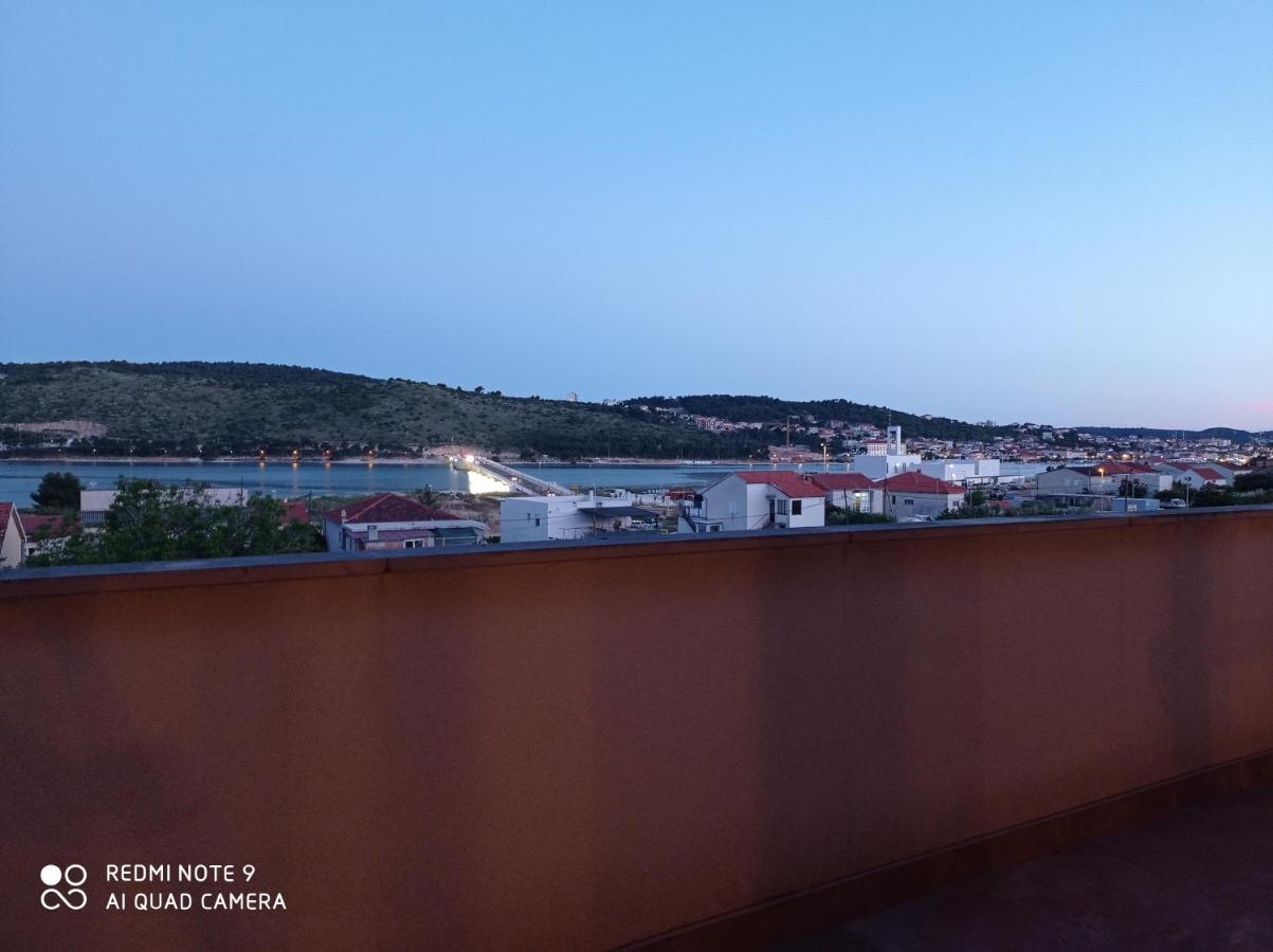 טרוגיר Studio Apartment With Balcony מראה חיצוני תמונה