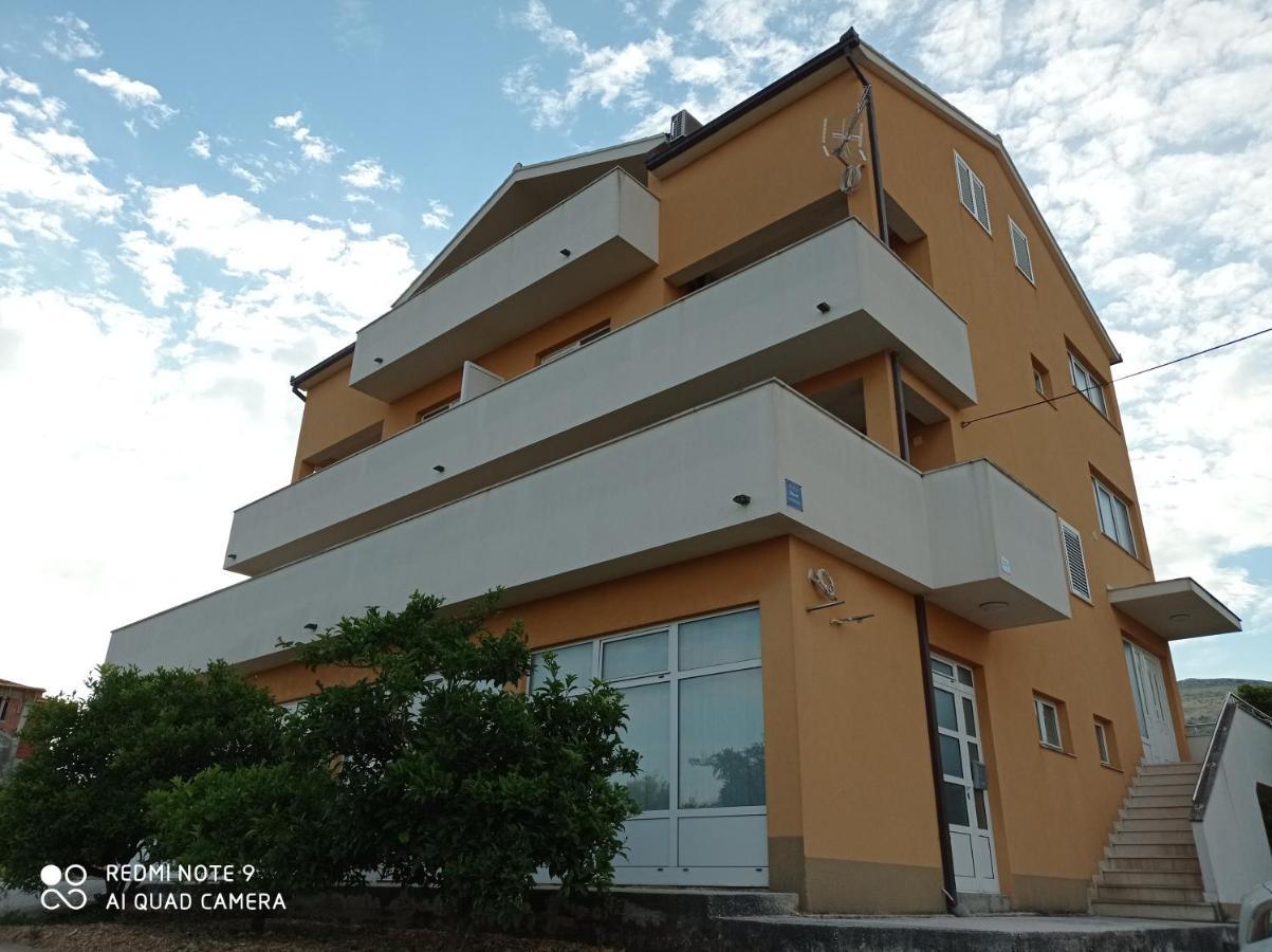 טרוגיר Studio Apartment With Balcony מראה חיצוני תמונה