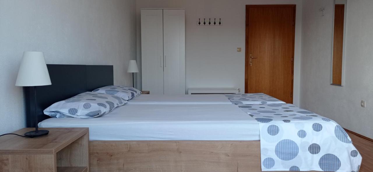 טרוגיר Studio Apartment With Balcony מראה חיצוני תמונה