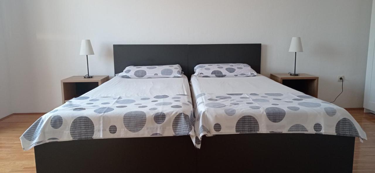 טרוגיר Studio Apartment With Balcony מראה חיצוני תמונה